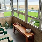 Piso Luminoso Y Acogedor En Primera Línea De Playa Covas Viveiro Apartamento *