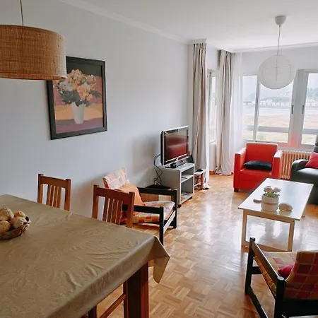 Piso Luminoso Y Acogedor En Primera Línea De Playa Covas Viveiro Apartamento *