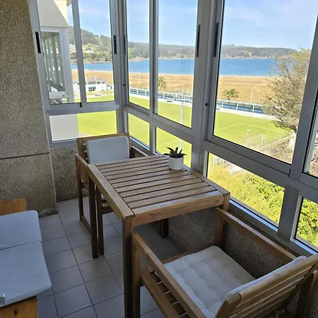 Piso Luminoso Y Acogedor En Primera Línea De Playa Covas Viveiro